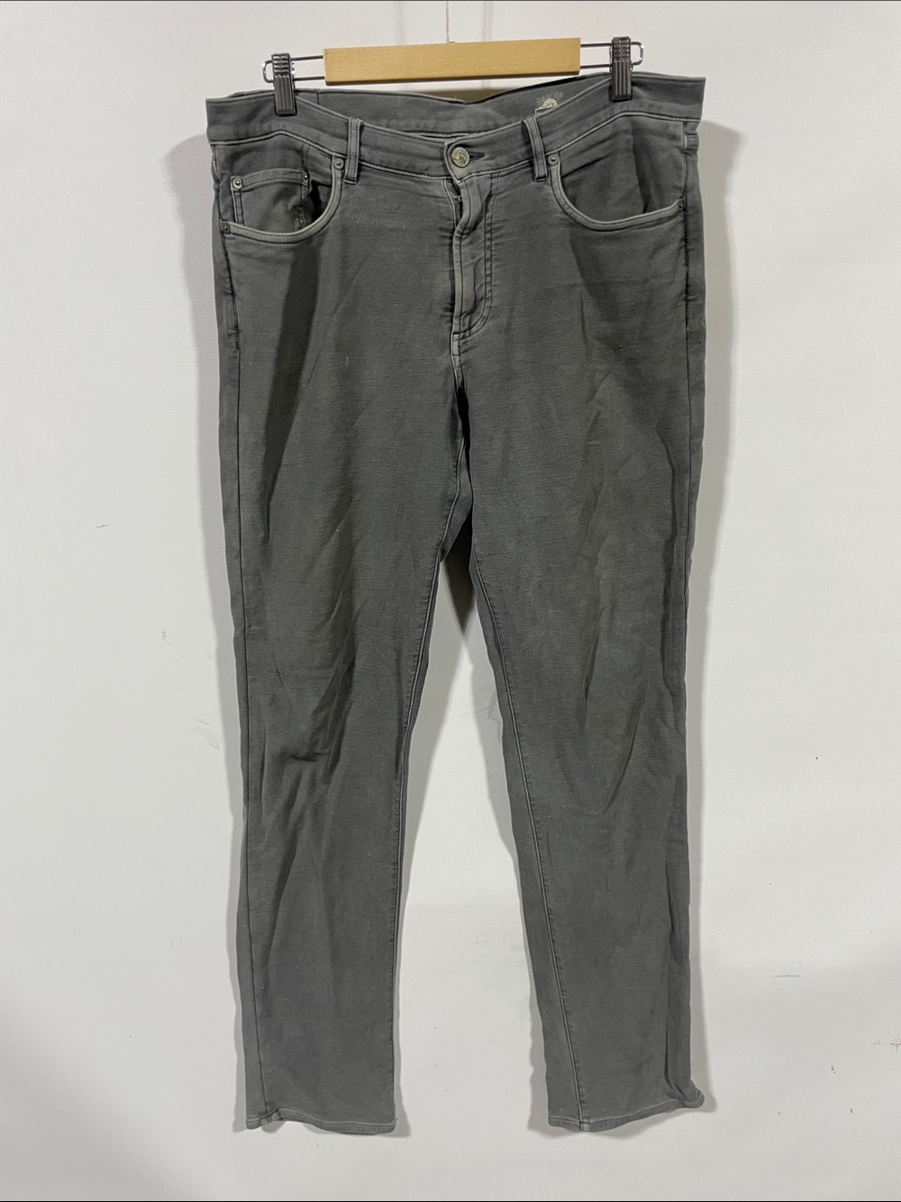 Faherty Men Jeans Relaxed - Gray with Red Size Print